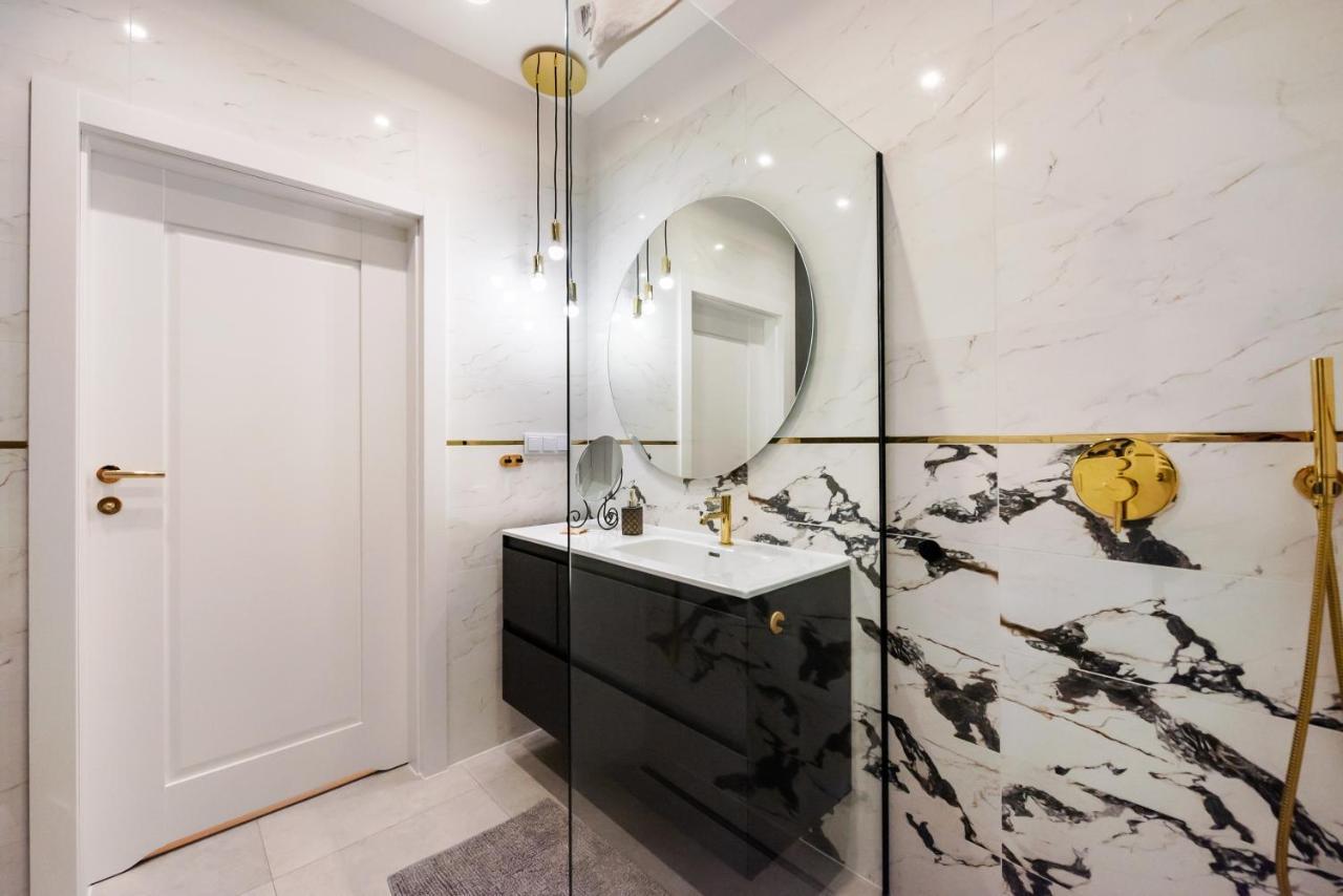 Wola Marble Apartment Варшава Экстерьер фото